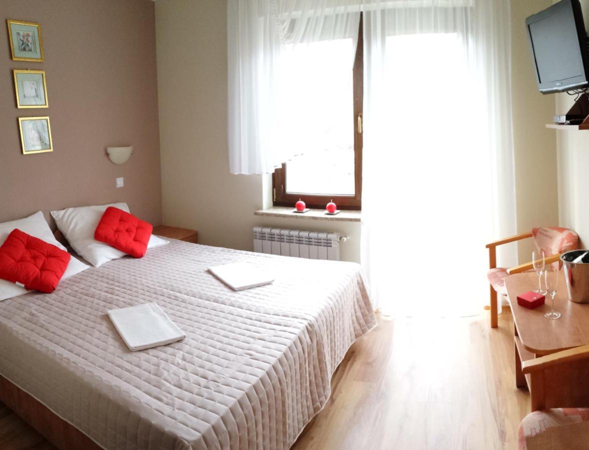 Pokoje Goscinne Jantar Łukęcin Exteriör bild